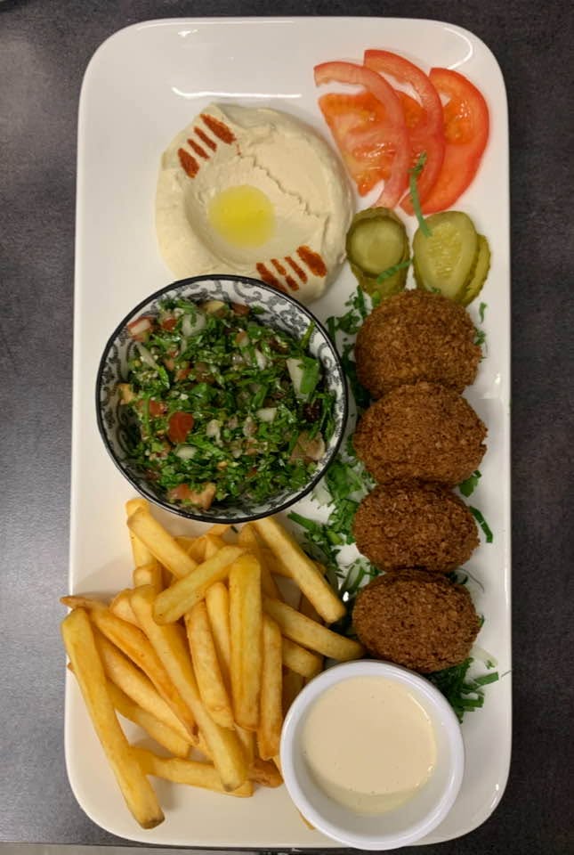 Assiette falafels, houmous, taboulé et frites