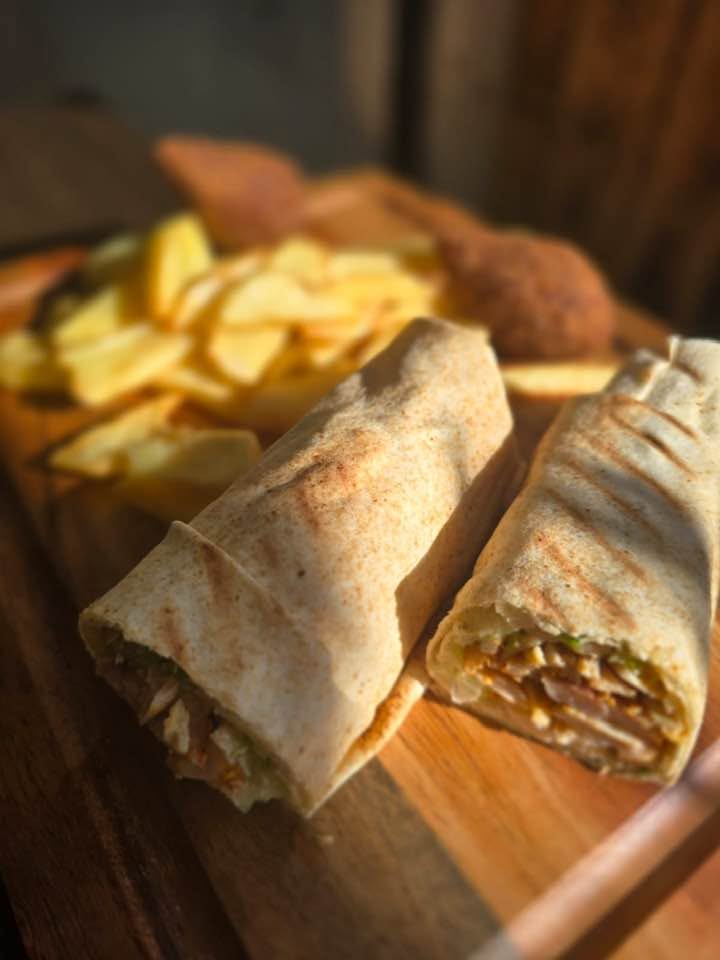 Sandwich chawarma poulet et frites maison
