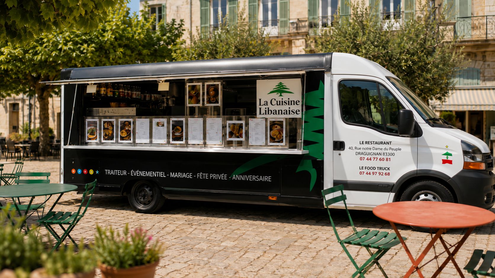 Le food truck La Cuisine Libanaise installé sur une place